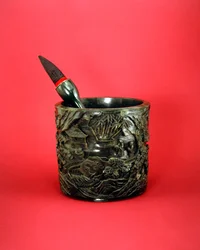 Escudo e escova de escultores, Período de Qianlong (1736-95) (jade nefrita) (ver também 394817)